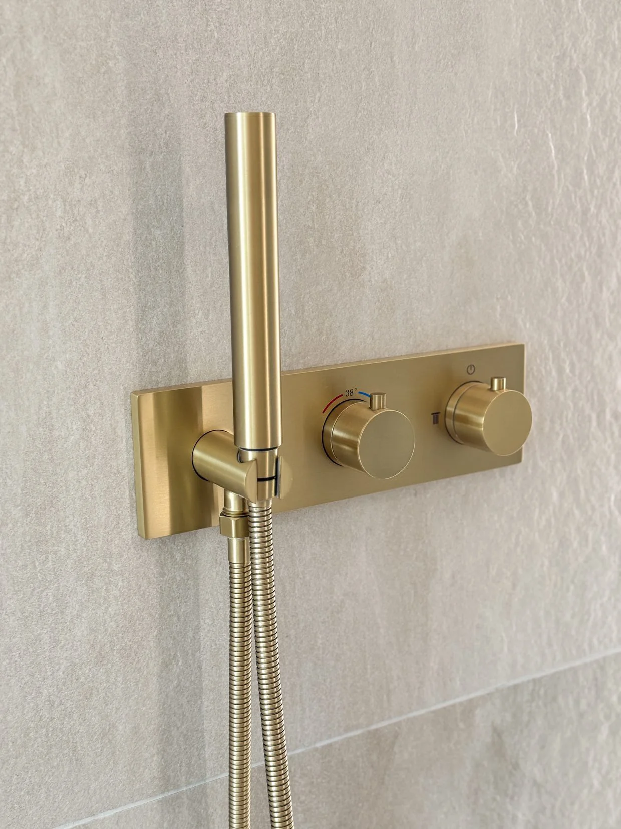 Colonne de douche thermostatique encastrée or brossé - Image 4