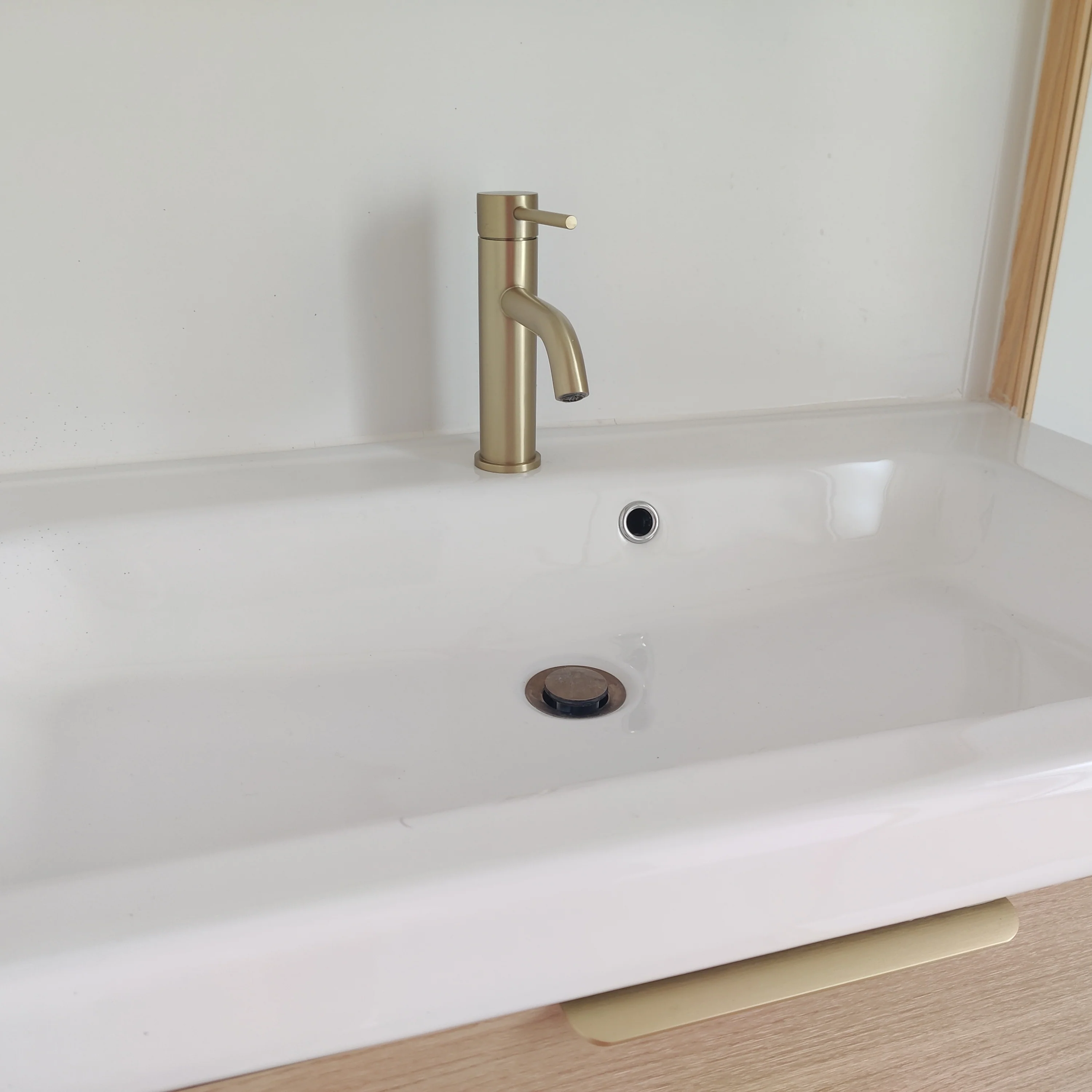 Mitigeur de salle de bain or brossé - Image 3